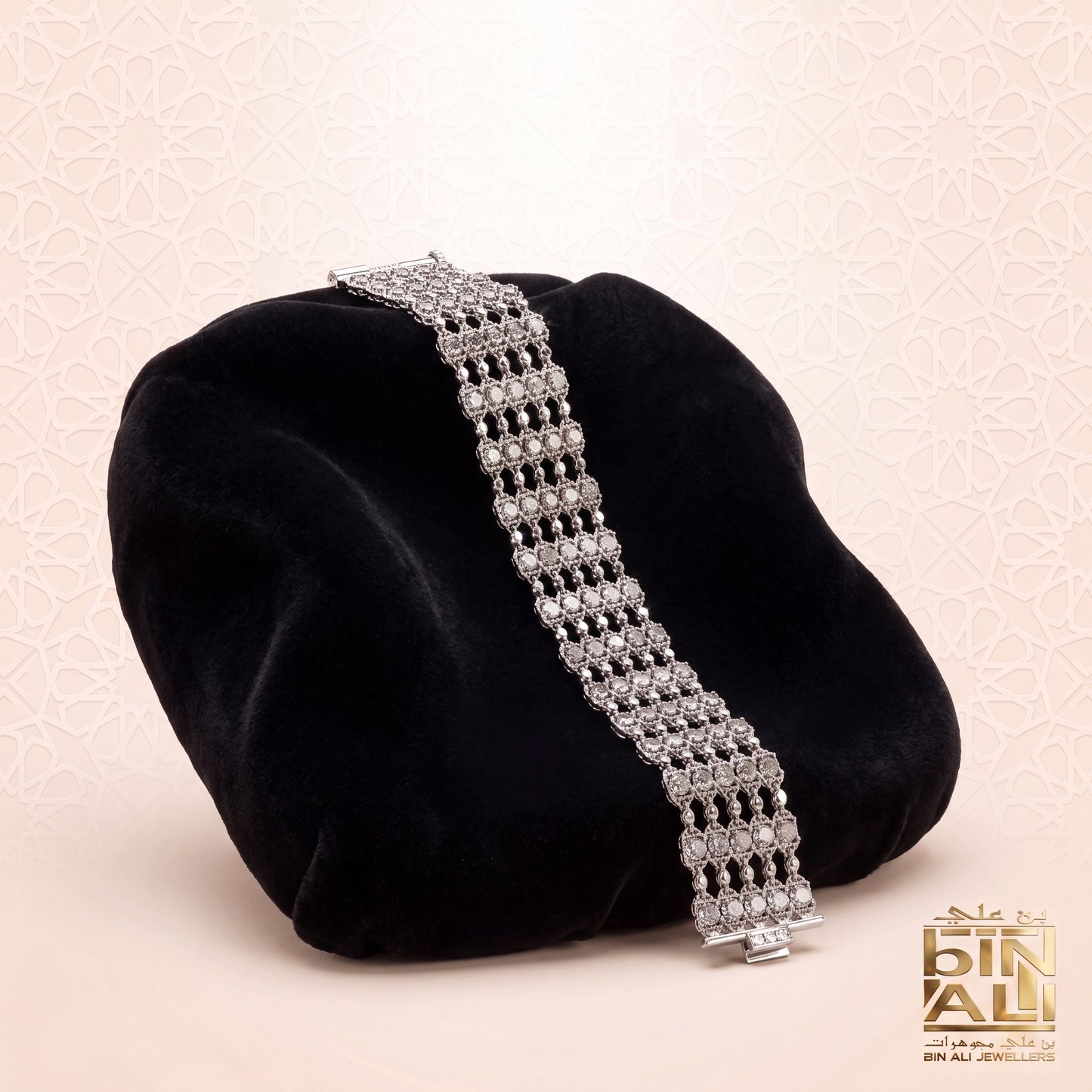 TRADINIONAL SILVER BRACELATE