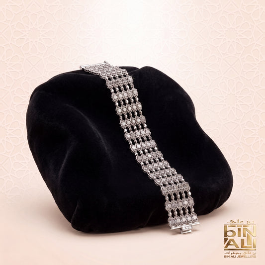 TRADINIONAL SILVER BRACELATE